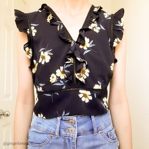 🌼🌼Xhilaration Black & Yellow Floral Crop Top🌼🌼